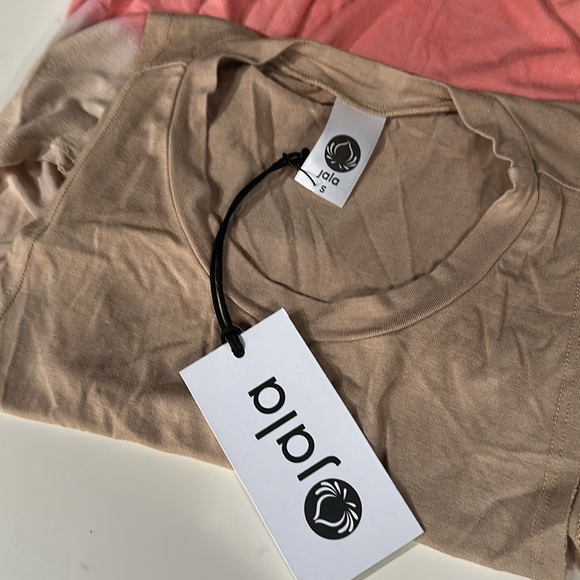 Jala Muscle Tank Top - Picture 2 of 9